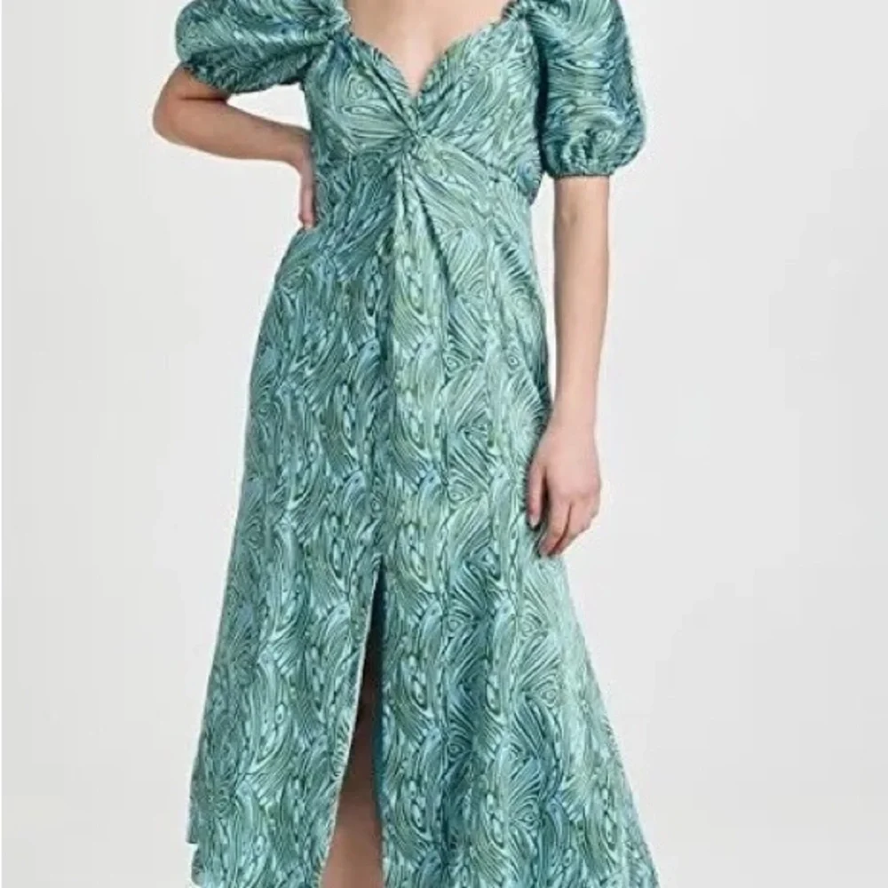 Gorgeous feminine cinq a sept
MARICE DRESS
CELESTE MULTI
Size 4 - Picture 12 of 15